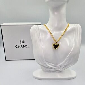 CHANEL Heart Pendant Necklace Gold Tone Black‎ CC Logo Chain Fashion Jewelry